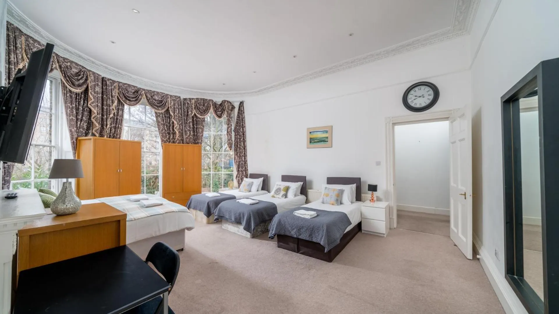 Apartment Larger Groups Stay Close To London O2 Arena Excel Canary Wharf With Wifi And Parking Within Mins Walk To Drl & Jubilee Line United Kingdom