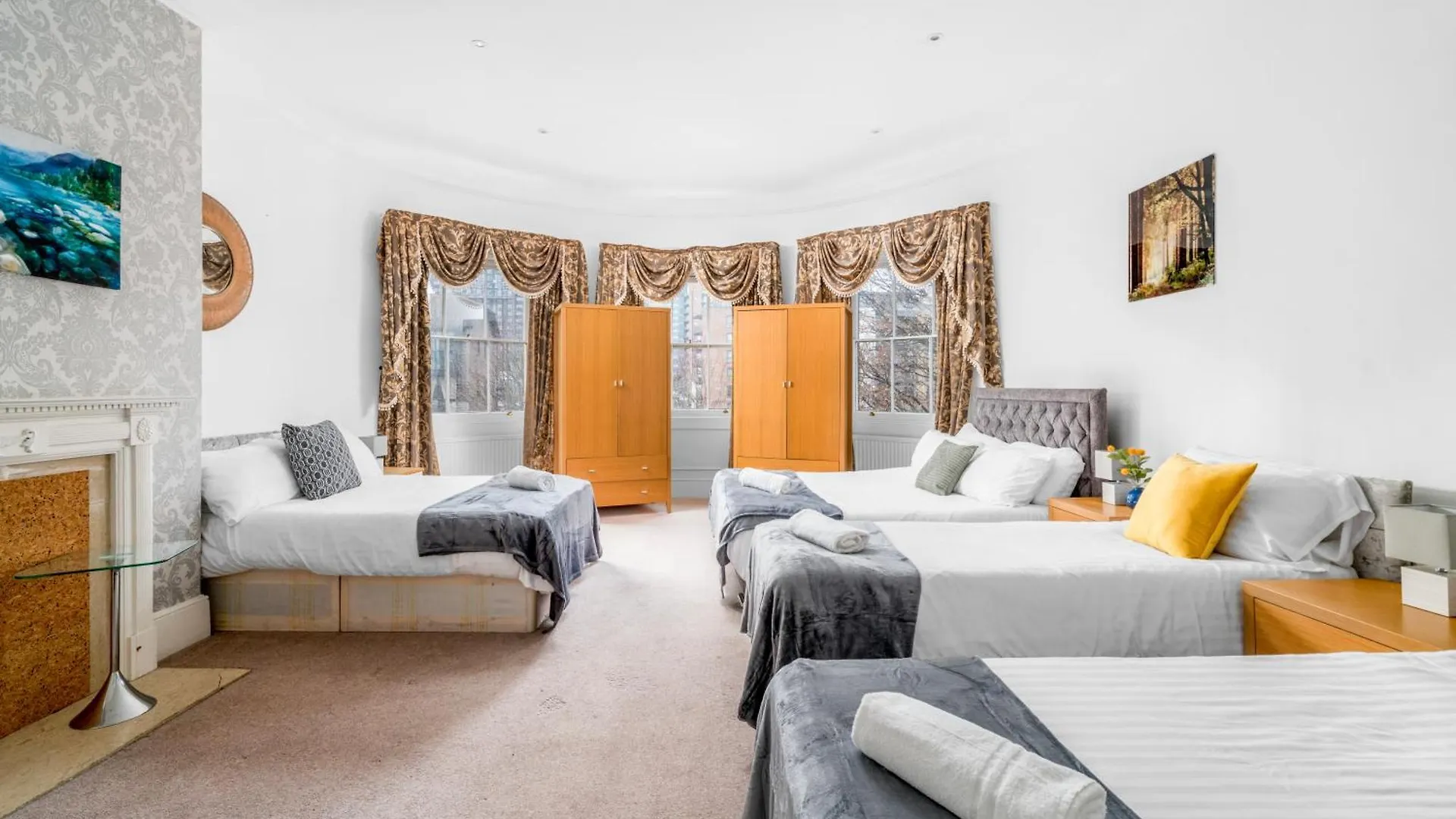 Apartment Larger Groups Stay Close To London O2 Arena Excel Canary Wharf With Wifi And Parking Within Mins Walk To Drl & Jubilee Line
