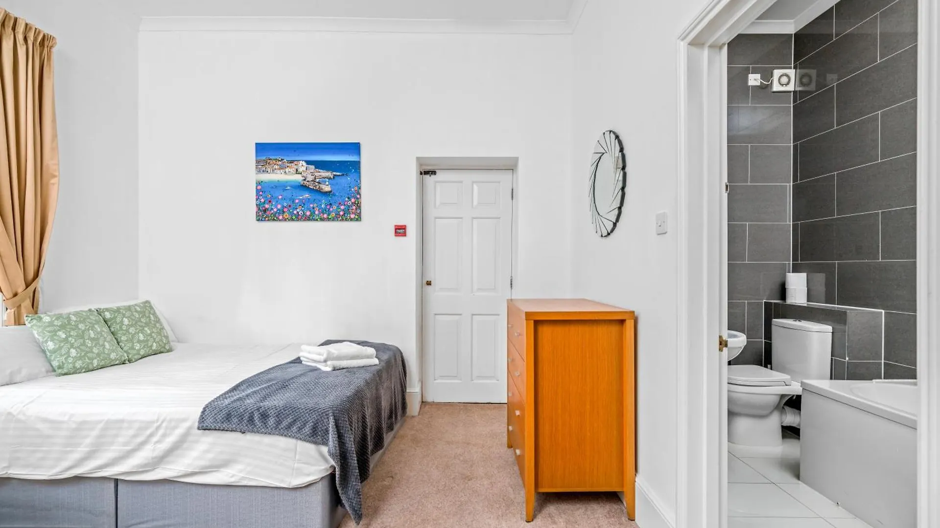 Larger Groups Stay Close To London O2 Arena Excel Canary Wharf With Wifi And Parking Within Mins Walk To Drl & Jubilee Line