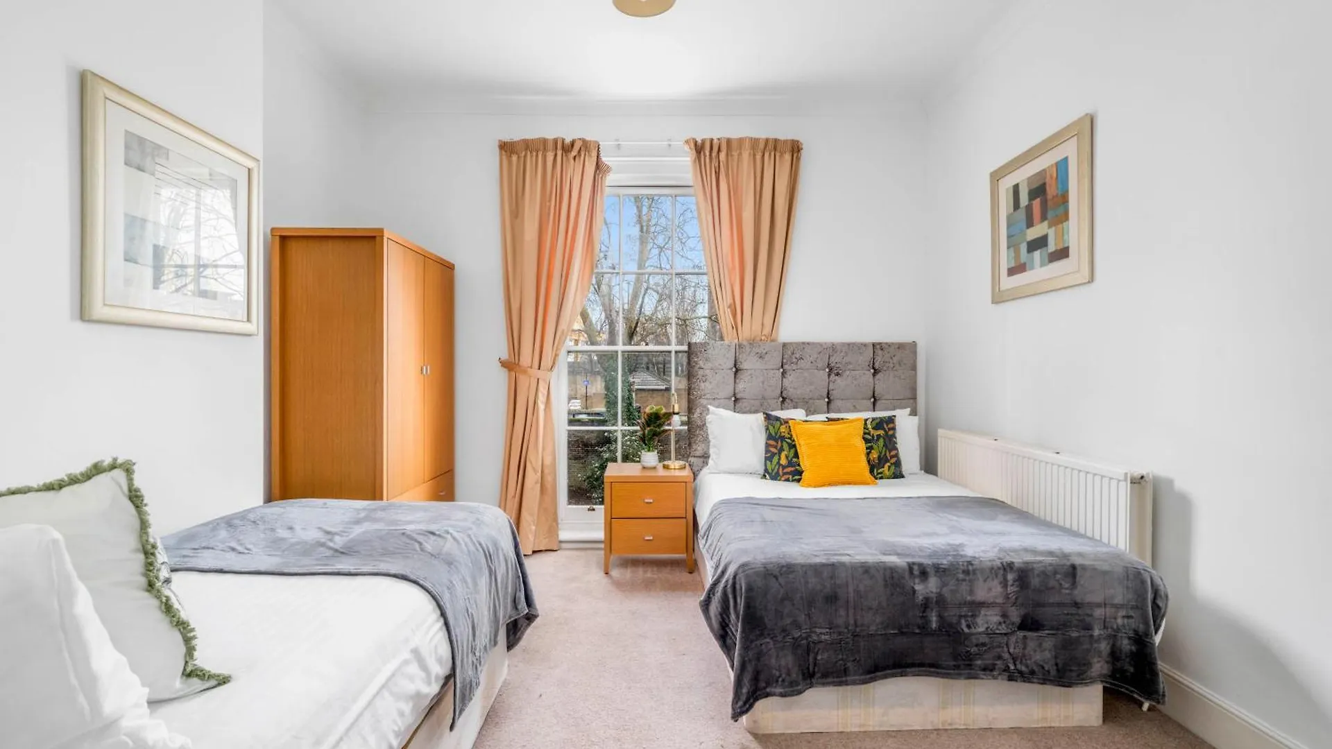 Larger Groups Stay Close To London O2 Arena Excel Canary Wharf With Wifi And Parking Within Mins Walk To Drl & Jubilee Line United Kingdom