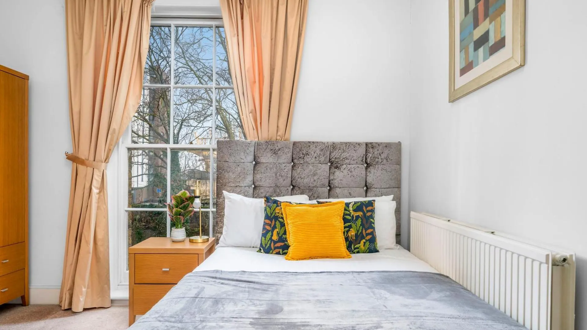 Apartment Larger Groups Stay Close To London O2 Arena Excel Canary Wharf With Wifi And Parking Within Mins Walk To Drl & Jubilee Line