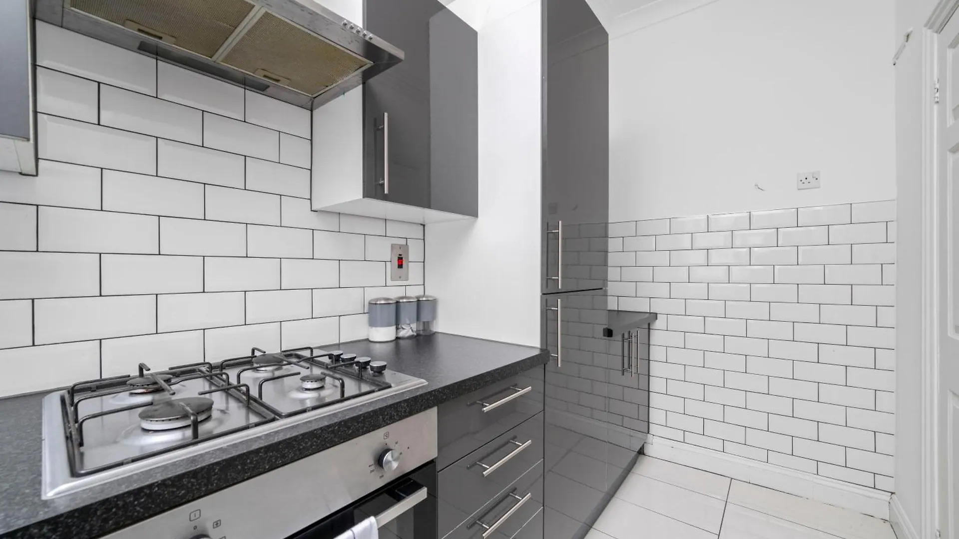 Larger Groups Stay Close To London O2 Arena Excel Canary Wharf With Wifi And Parking Within Mins Walk To Drl & Jubilee Line 0*,  United Kingdom