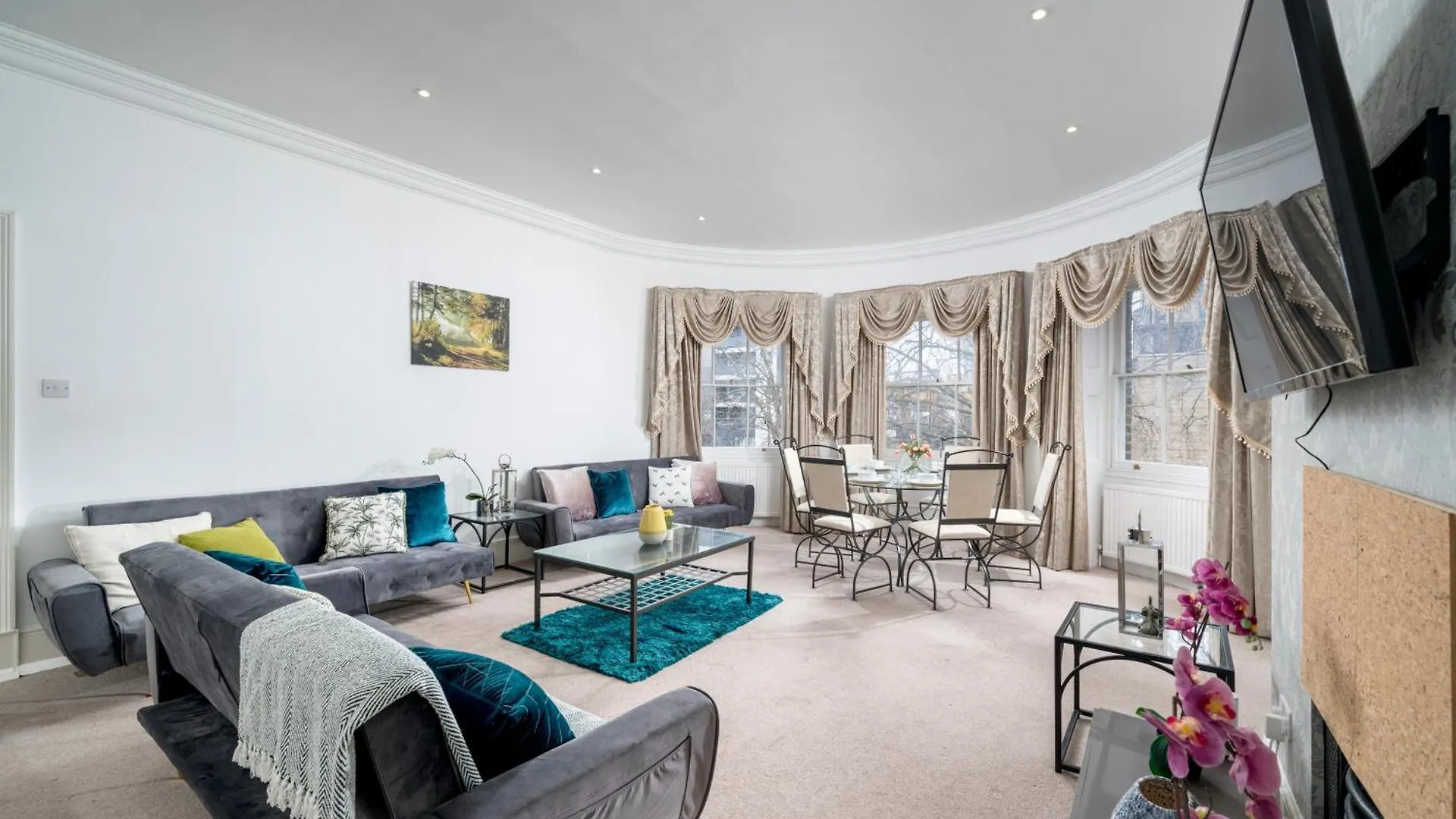Larger Groups Stay Close To London O2 Arena Excel Canary Wharf With Wifi And Parking Within Mins Walk To Drl & Jubilee Line Apartment