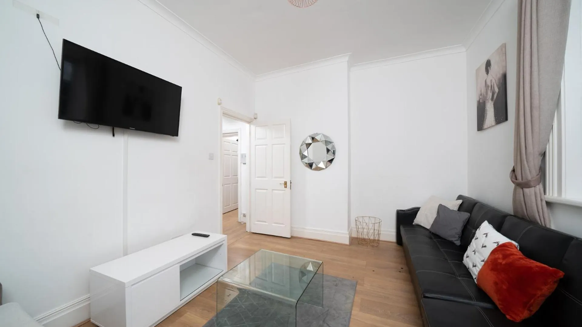 Apartment Larger Groups Stay Close To London O2 Arena Excel Canary Wharf With Wifi And Parking Within Mins Walk To Drl & Jubilee Line United Kingdom