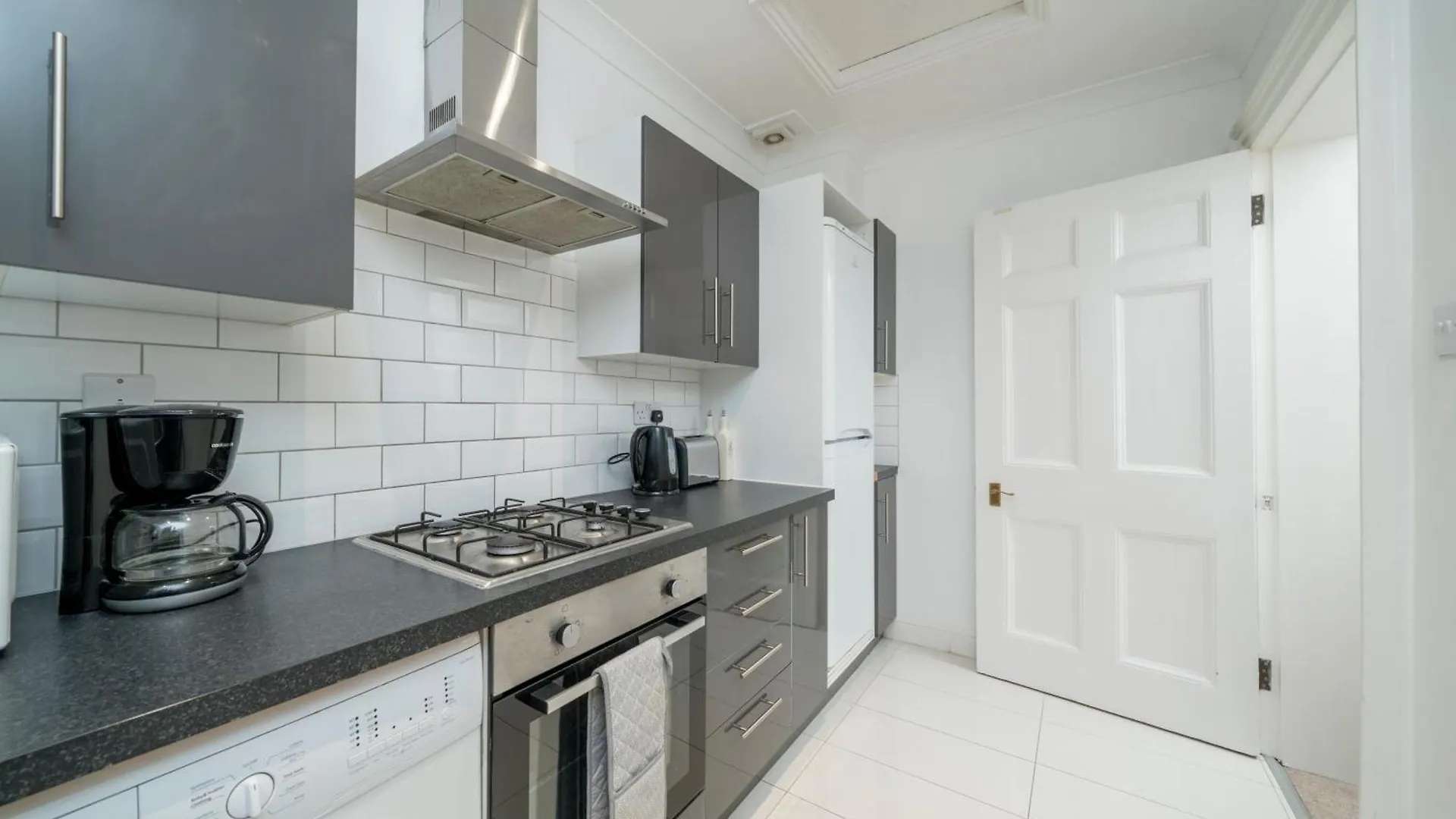 Larger Groups Stay Close To London O2 Arena Excel Canary Wharf With Wifi And Parking Within Mins Walk To Drl & Jubilee Line Apartment