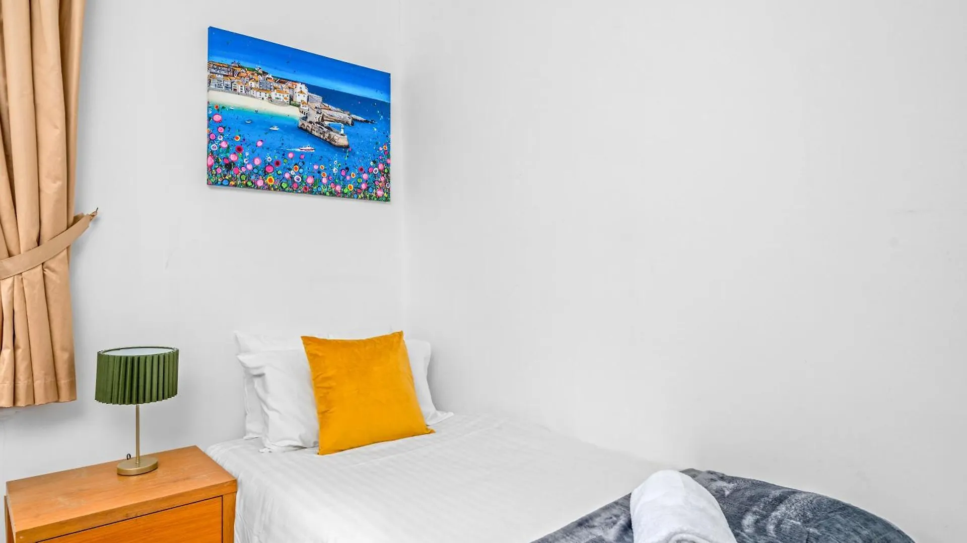 Larger Groups Stay Close To London O2 Arena Excel Canary Wharf With Wifi And Parking Within Mins Walk To Drl & Jubilee Line