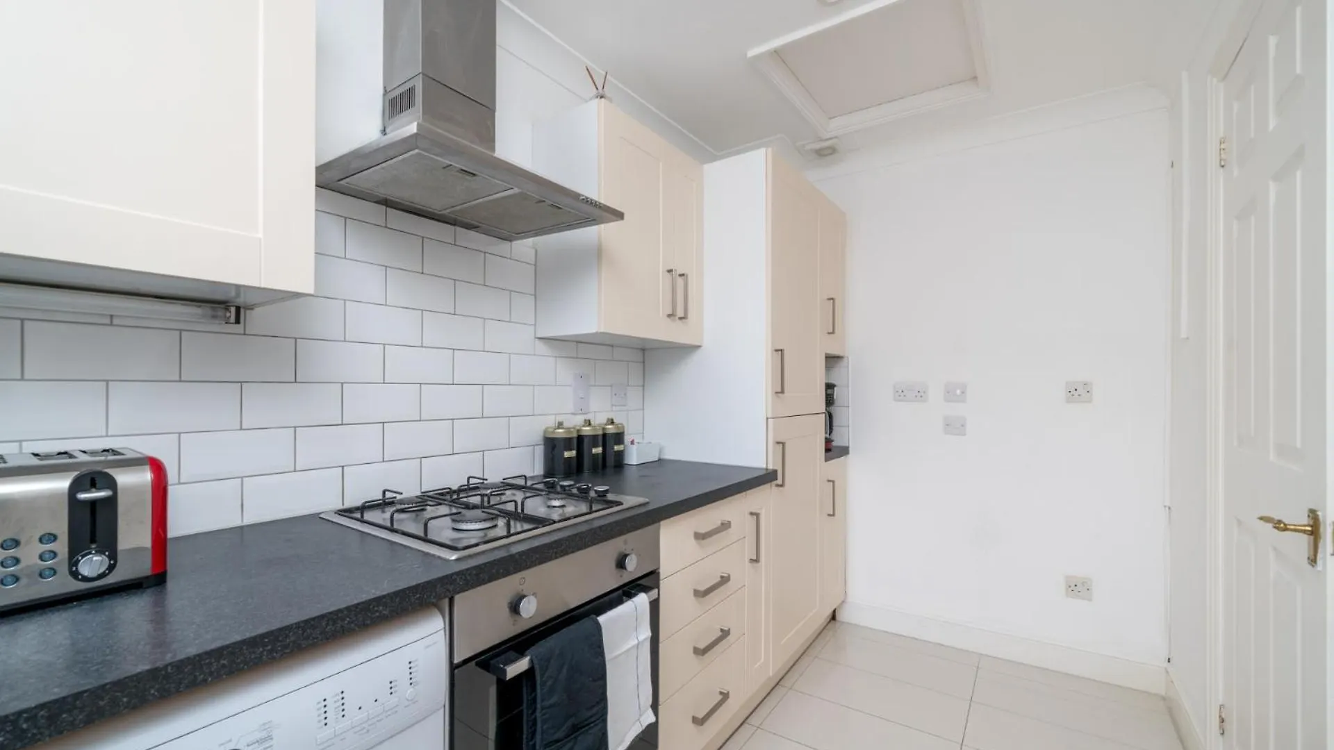 Apartment Larger Groups Stay Close To London O2 Arena Excel Canary Wharf With Wifi And Parking Within Mins Walk To Drl & Jubilee Line United Kingdom