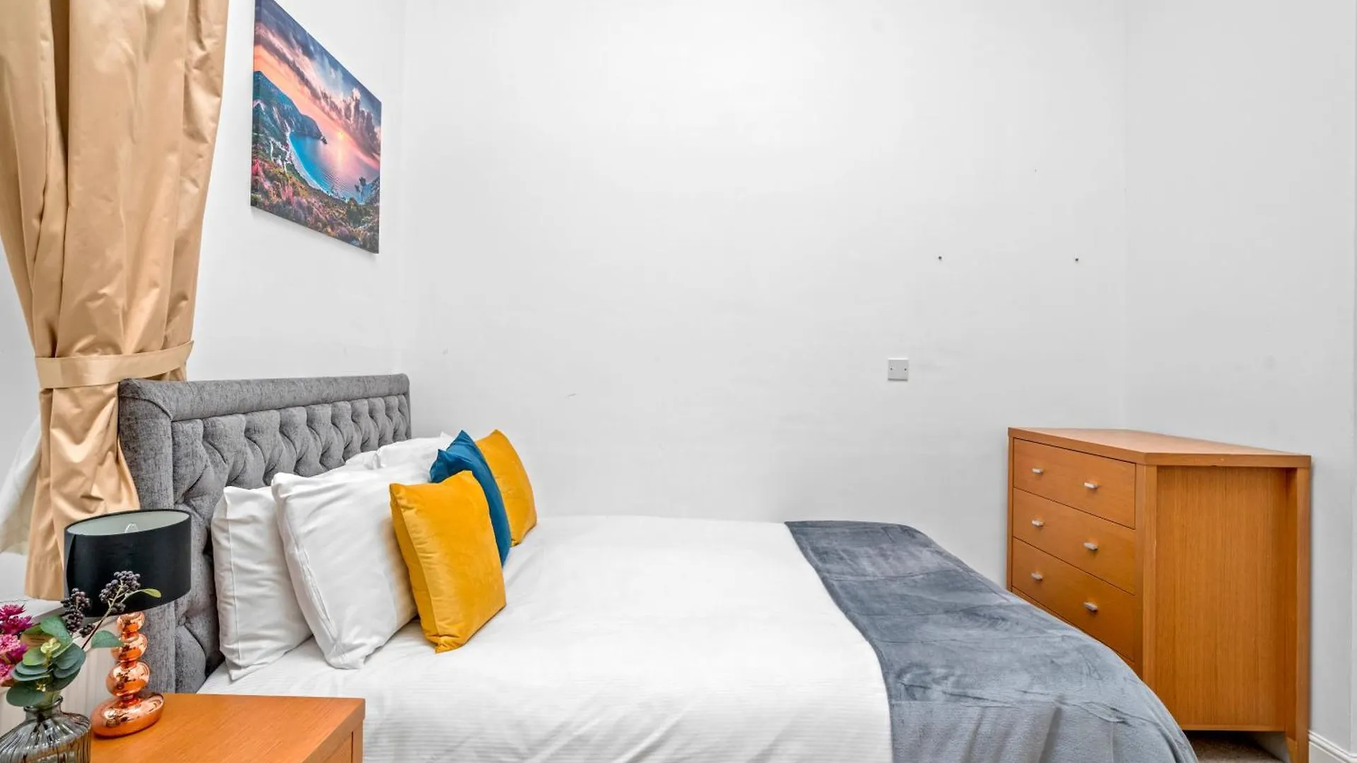 Apartment Larger Groups Stay Close To London O2 Arena Excel Canary Wharf With Wifi And Parking Within Mins Walk To Drl & Jubilee Line