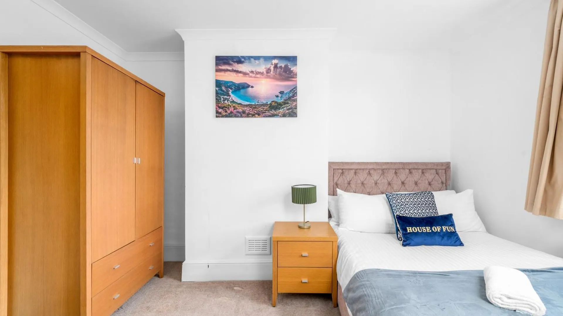 Larger Groups Stay Close To London O2 Arena Excel Canary Wharf With Wifi And Parking Within Mins Walk To Drl & Jubilee Line United Kingdom