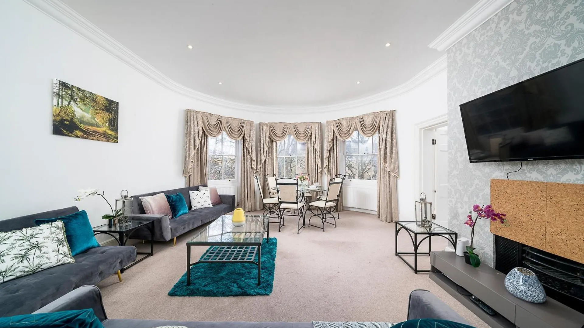 Larger Groups Stay Close To London O2 Arena Excel Canary Wharf With Wifi And Parking Within Mins Walk To Drl & Jubilee Line Apartment