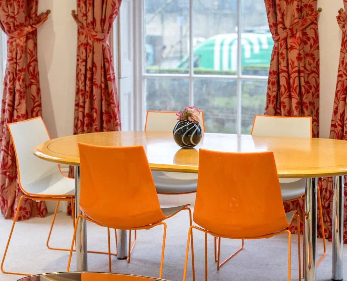 Larger Groups Stay Close To London O2 Arena Excel Canary Wharf With Wifi And Parking Within Mins Walk To Drl & Jubilee Line Apartment