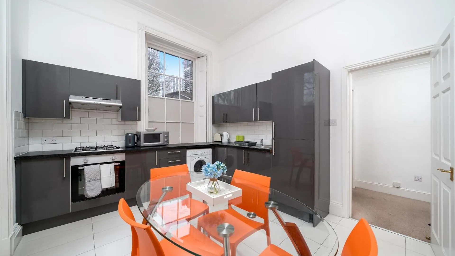 Larger Groups Stay Close To London O2 Arena Excel Canary Wharf With Wifi And Parking Within Mins Walk To Drl & Jubilee Line Apartment