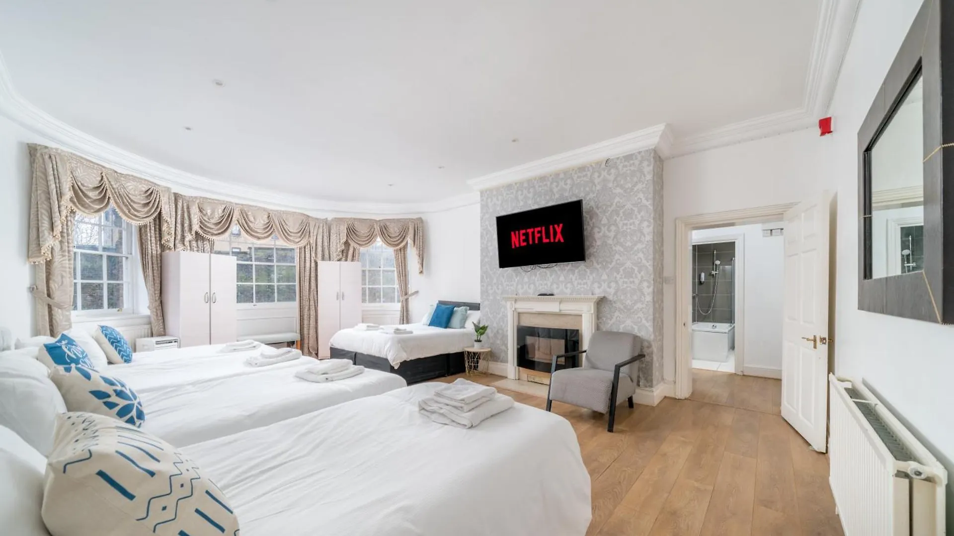 Larger Groups Stay Close To London O2 Arena Excel Canary Wharf With Wifi And Parking Within Mins Walk To Drl & Jubilee Line
