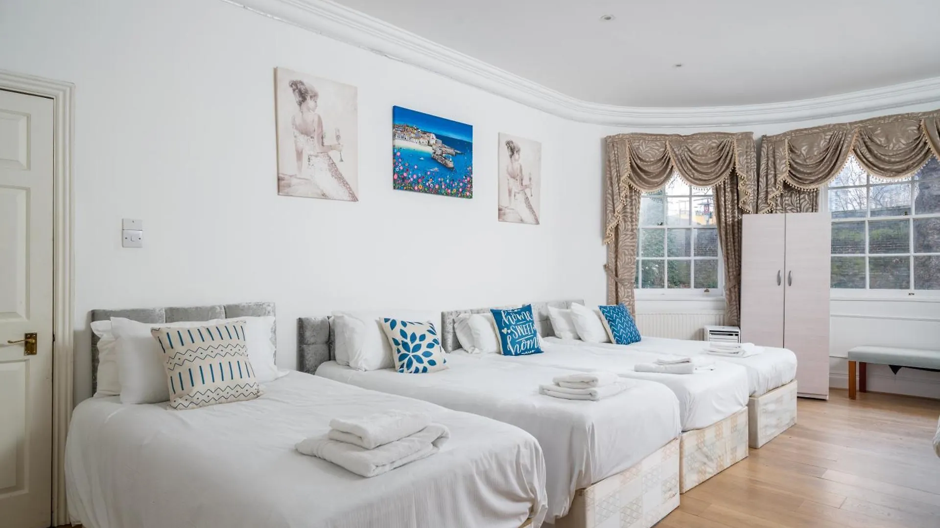 Larger Groups Stay Close To London O2 Arena Excel Canary Wharf With Wifi And Parking Within Mins Walk To Drl & Jubilee Line Apartment