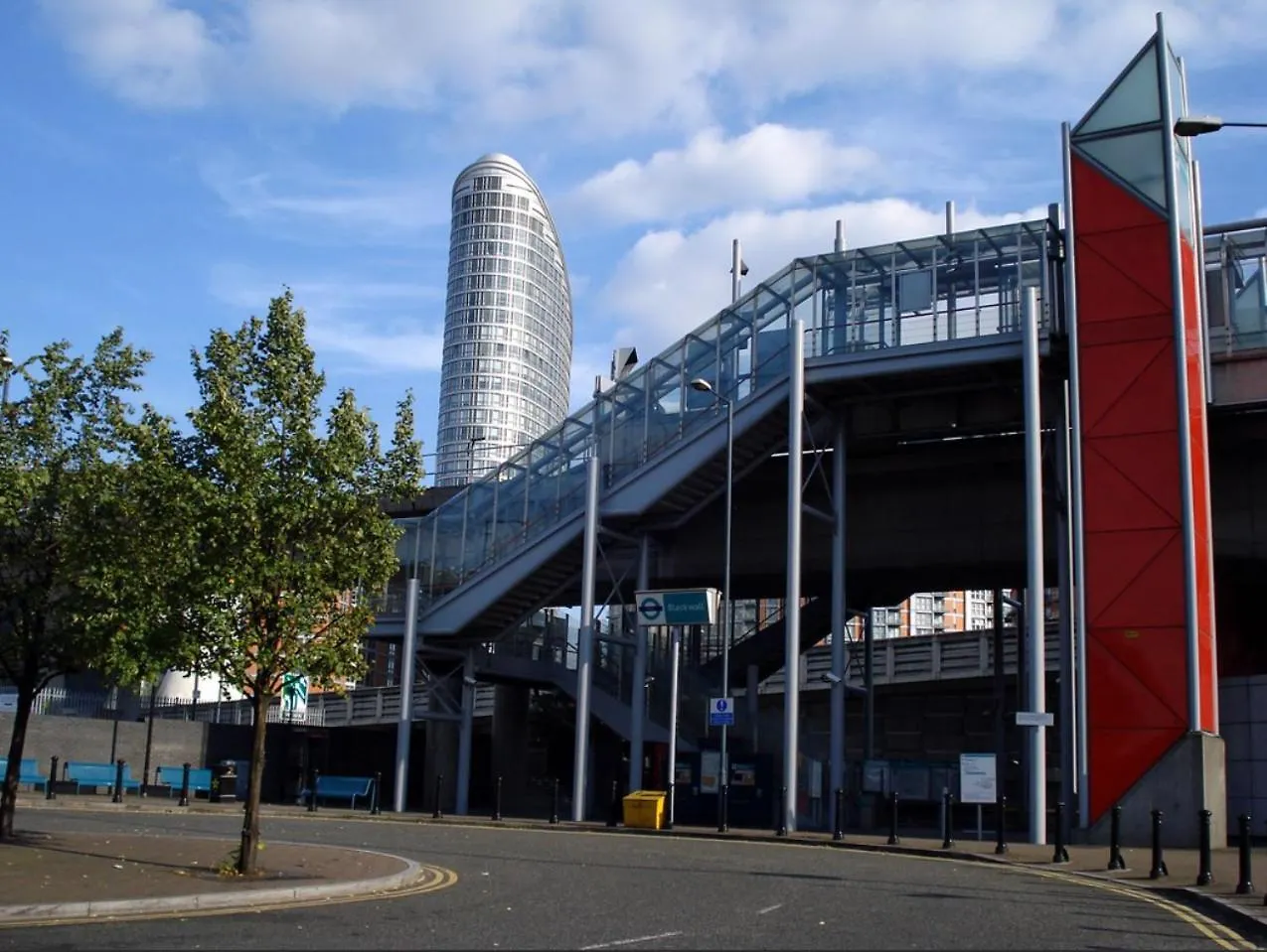 Larger Groups Stay Close To London O2 Arena Excel Canary Wharf With Wifi And Parking Within Mins Walk To Drl & Jubilee Line