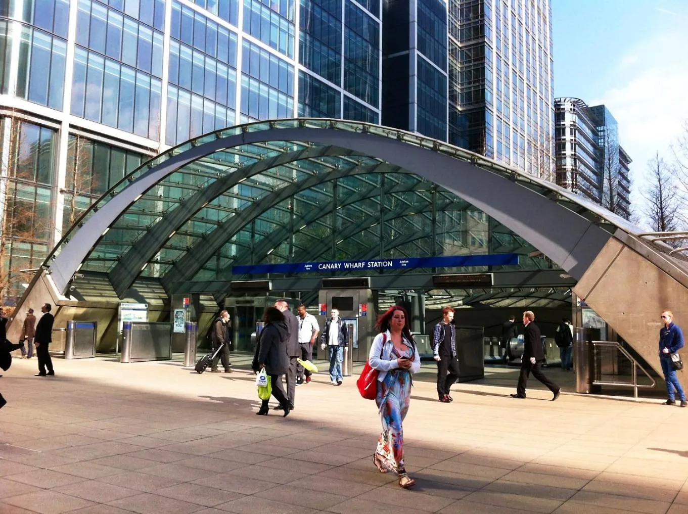 Apartment Larger Groups Stay Close To London O2 Arena Excel Canary Wharf With Wifi And Parking Within Mins Walk To Drl & Jubilee Line