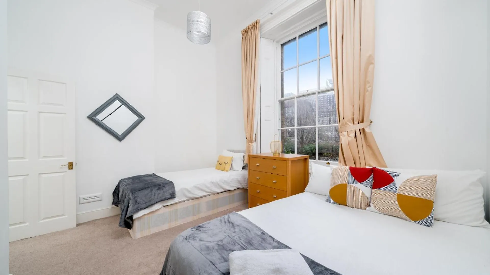 Larger Groups Stay Close To London O2 Arena Excel Canary Wharf With Wifi And Parking Within Mins Walk To Drl & Jubilee Line