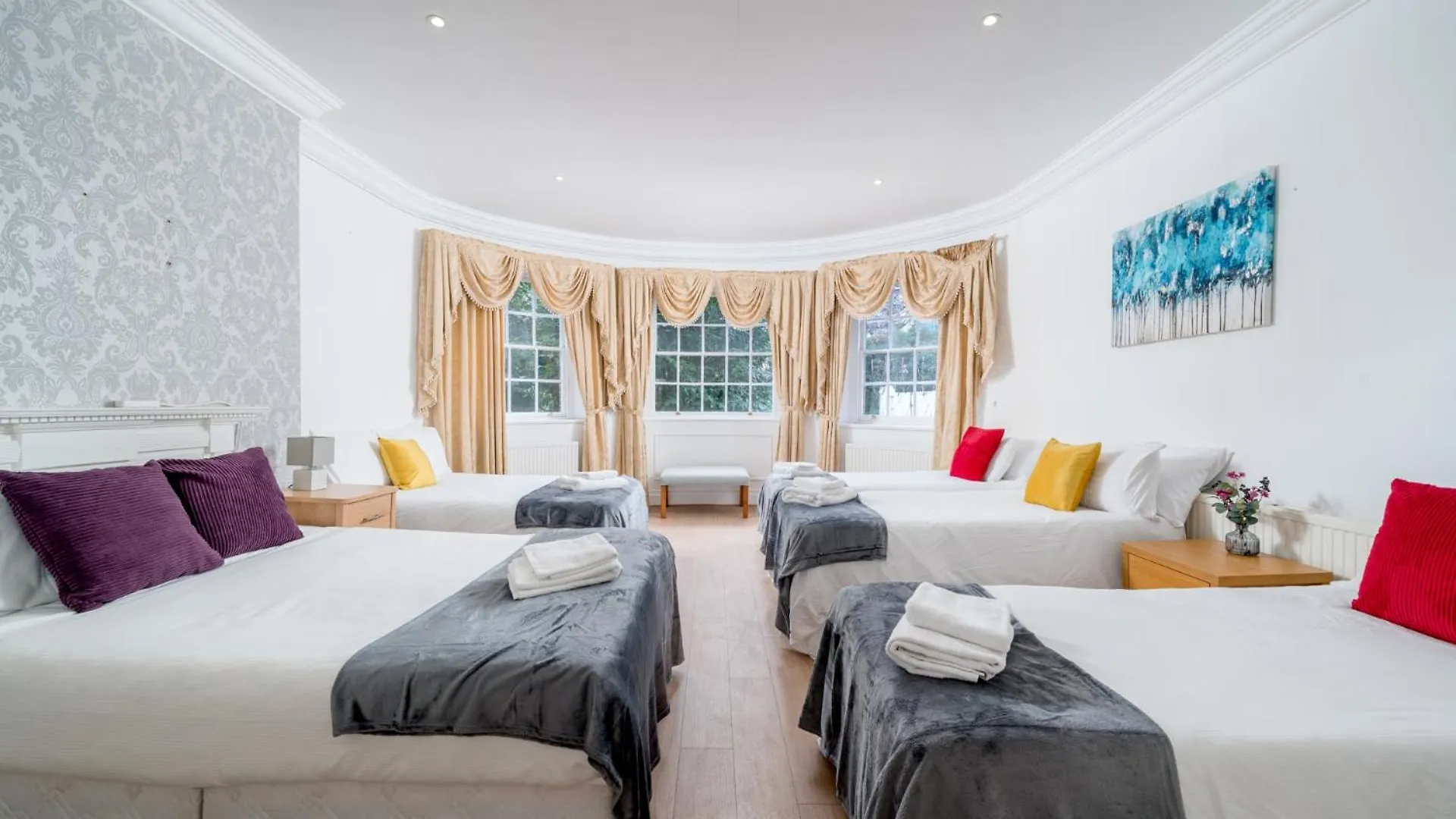 Apartment Larger Groups Stay Close To London O2 Arena Excel Canary Wharf With Wifi And Parking Within Mins Walk To Drl & Jubilee Line