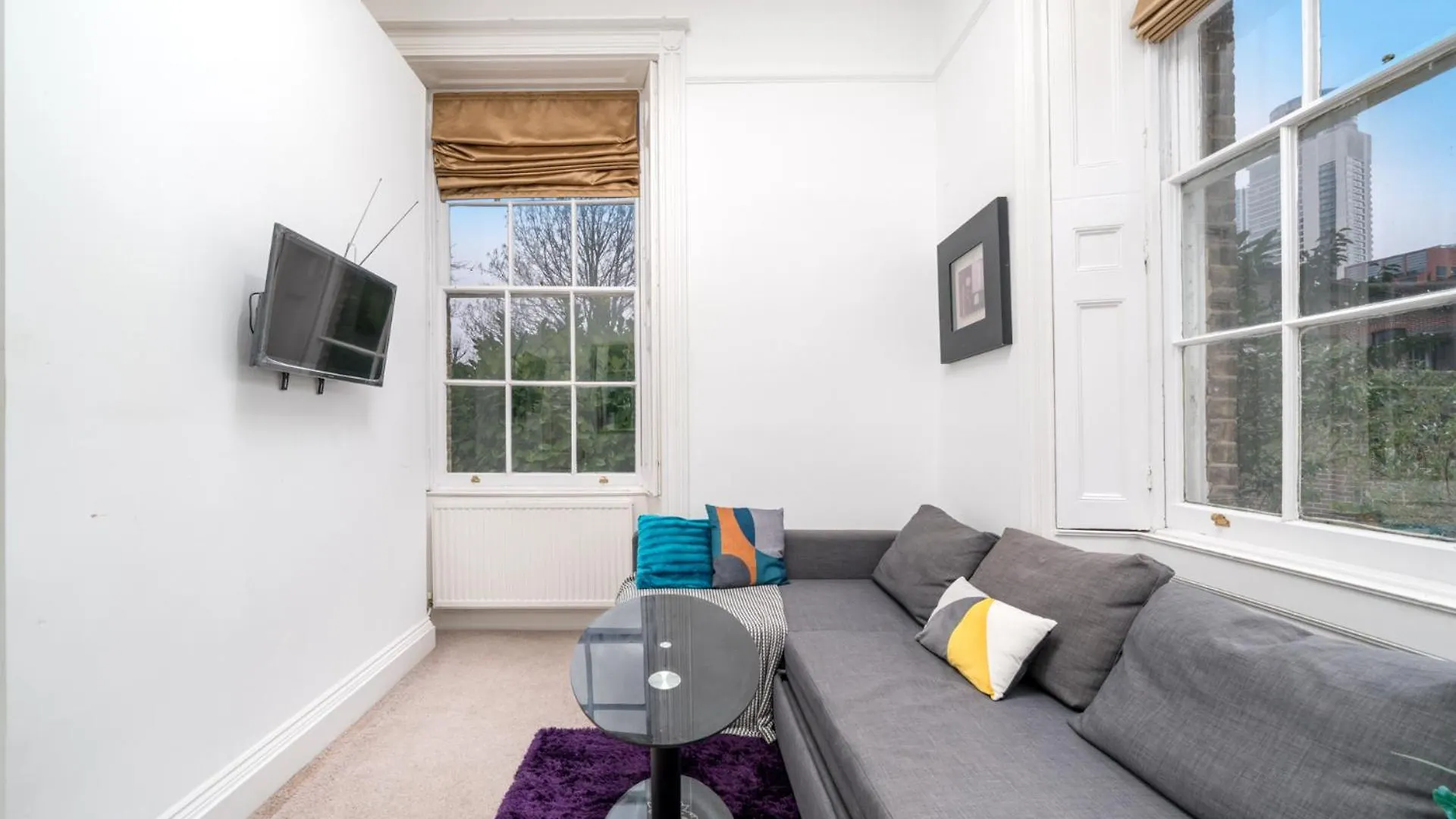 Larger Groups Stay Close To London O2 Arena Excel Canary Wharf With Wifi And Parking Within Mins Walk To Drl & Jubilee Line Apartment