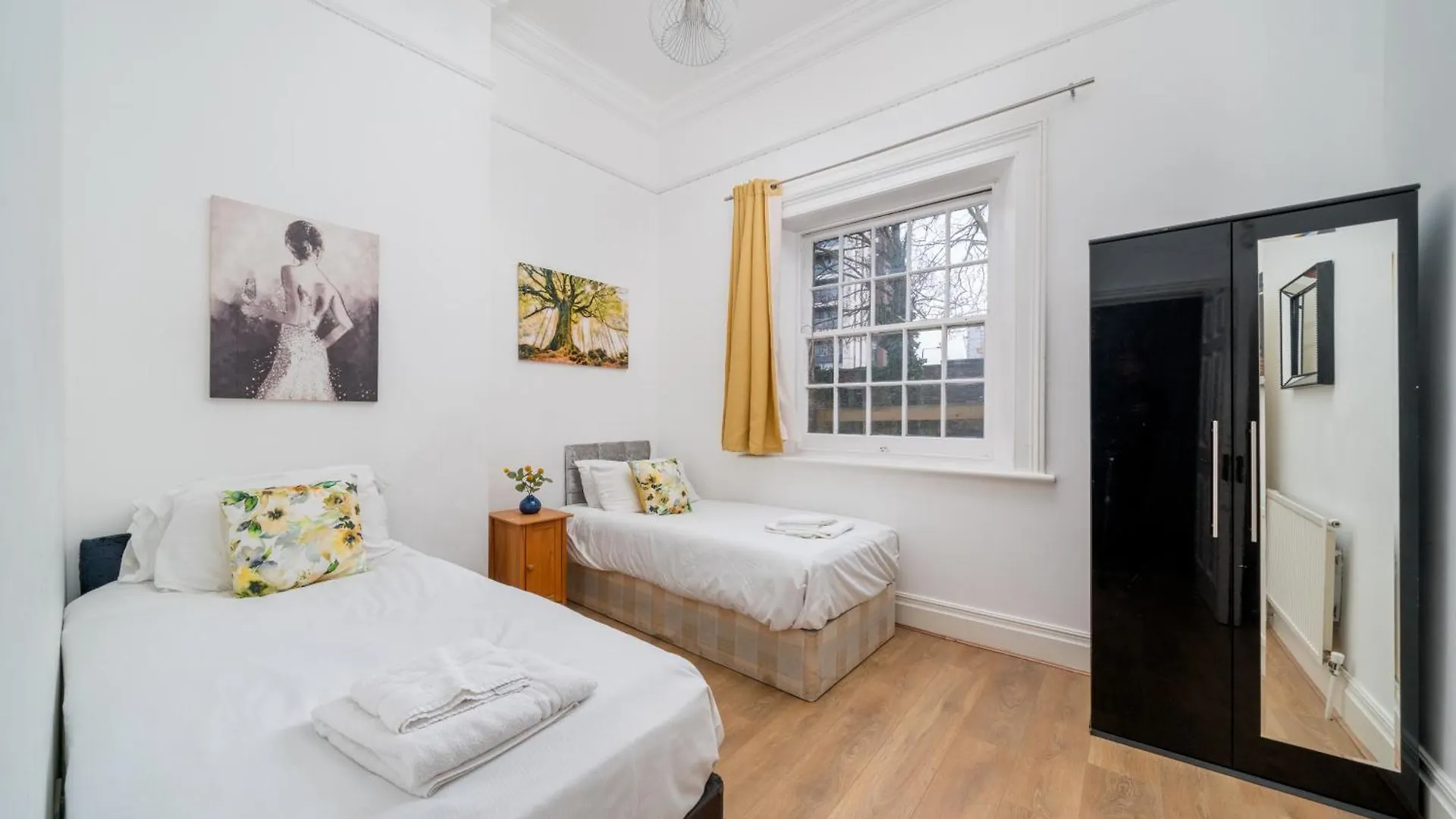 Apartment Larger Groups Stay Close To London O2 Arena Excel Canary Wharf With Wifi And Parking Within Mins Walk To Drl & Jubilee Line United Kingdom